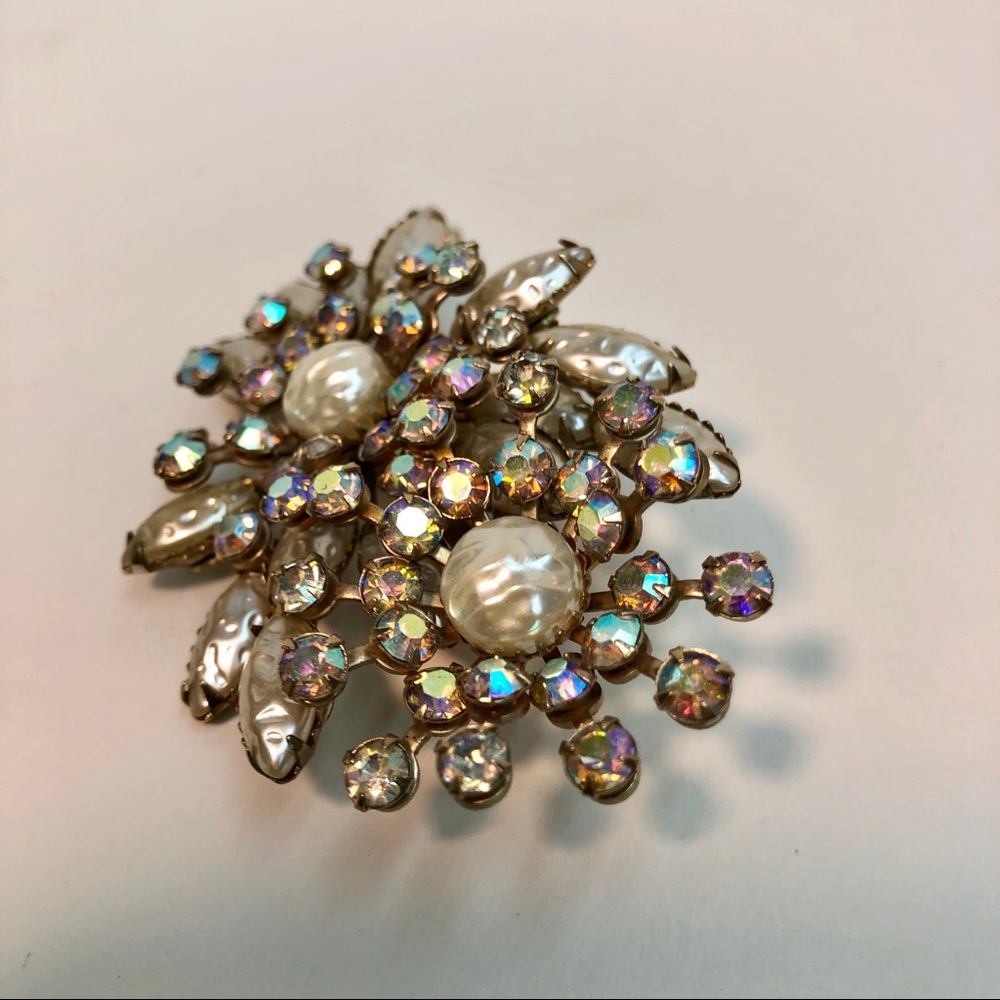 Vintage glass rhinestone flower brooch pin - Picture 4 of 6